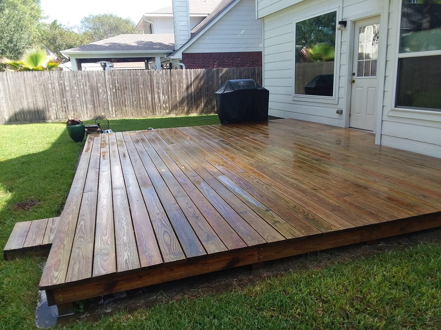 Houston wooden fence and deck restoration service